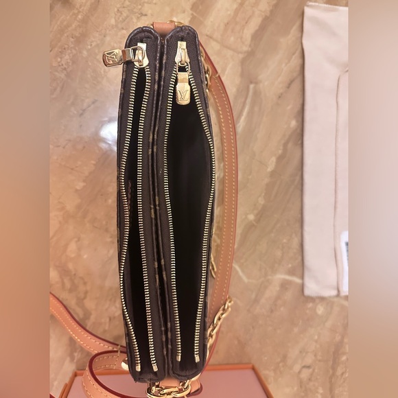 Louis Vuitton Pochette Liv - Picture 5 of 16